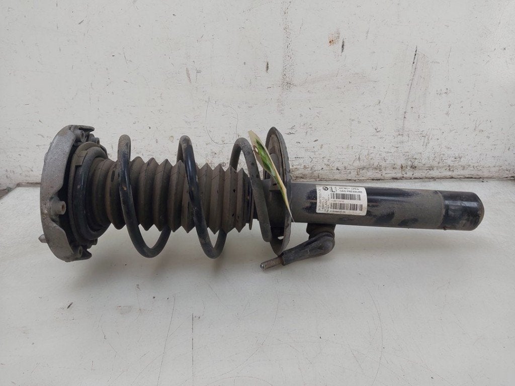 AMORTISSEUR OU ABSORBEUR DE CHOC AVANT GAUCHE 1 serie (F40), Utilisé, BMW, Petuelring 130
80809  München, DE, Bayerische Motoren Werke AG