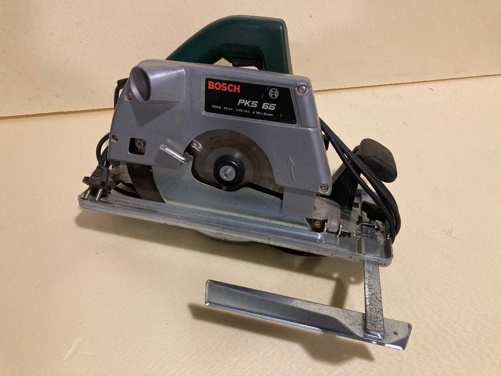 Bosch afkortzaag, Doe-het-zelf en Bouw, Gereedschap | Zaagmachines, Gebruikt, Afkortzaag, 600 tot 1200 watt, 30 tot 70 mm, Ophalen