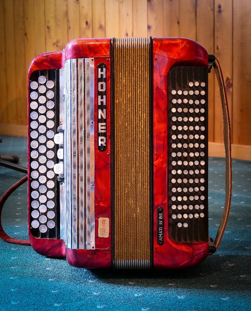 Hohner Amati IV BS Knopaccordeon – In zeer goede staat!, Ophalen, Met riemen, Zo goed als nieuw, 96-bas