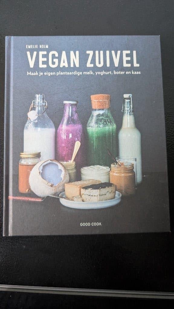 Vegan Zuivel | Plantaardige melk, yoghurt, boter & kaas, Boeken, Emelie Holm, Vegetarisch, Ophalen of Verzenden, Zo goed als nieuw