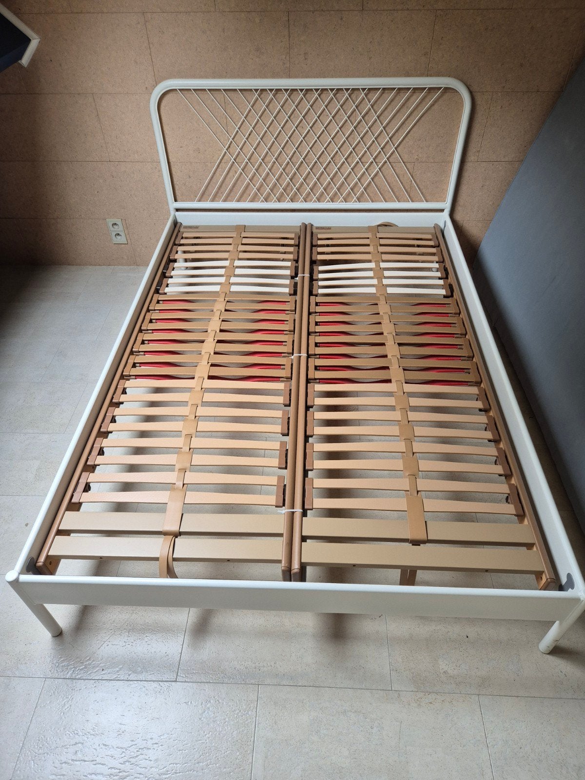 Lit Ikea Nesttun 140x200 cm et sommier Swisslex 2x70cm, Enlèvement