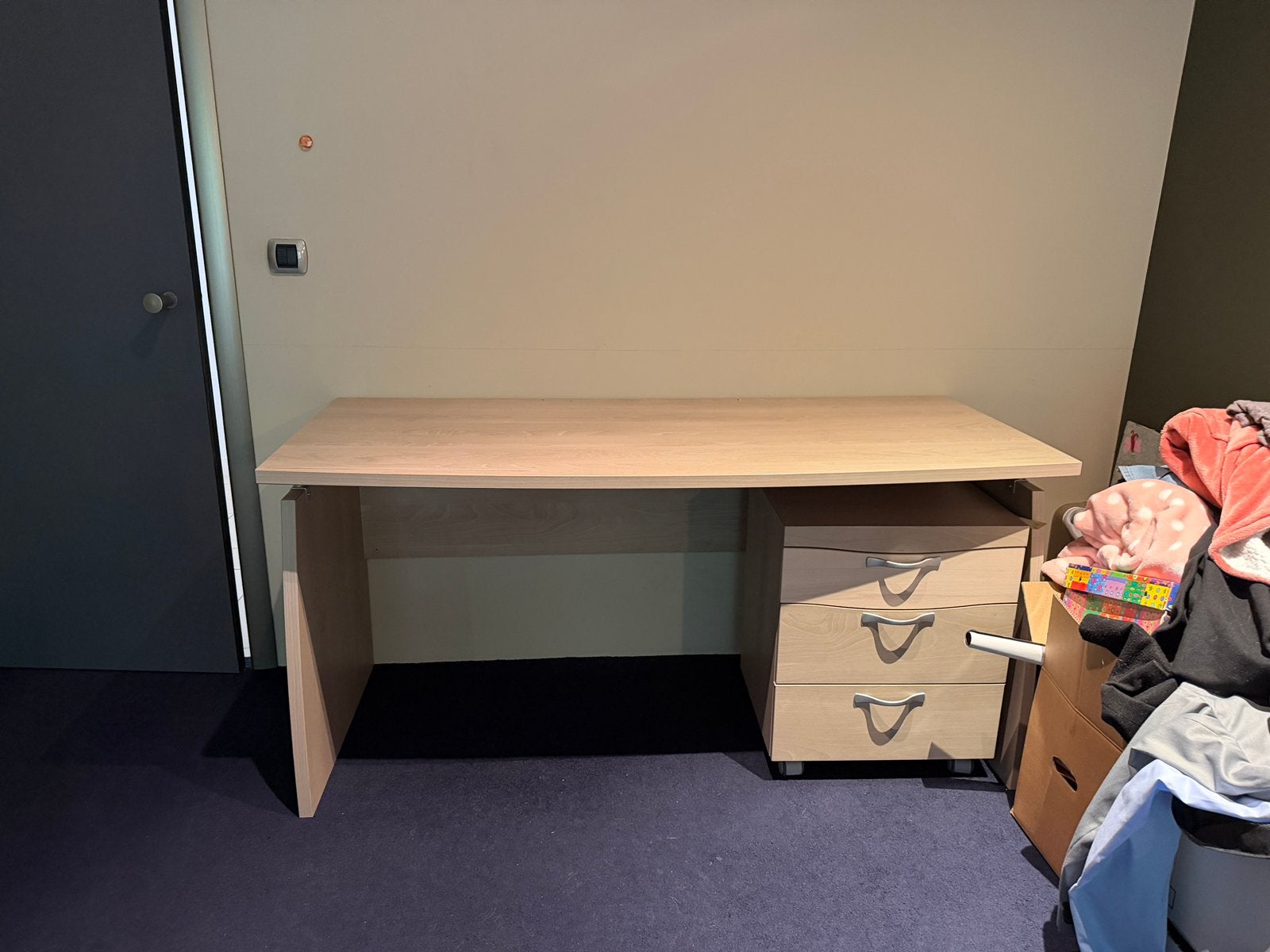 Bureau met ladenblok, Ophalen, Gebruikt