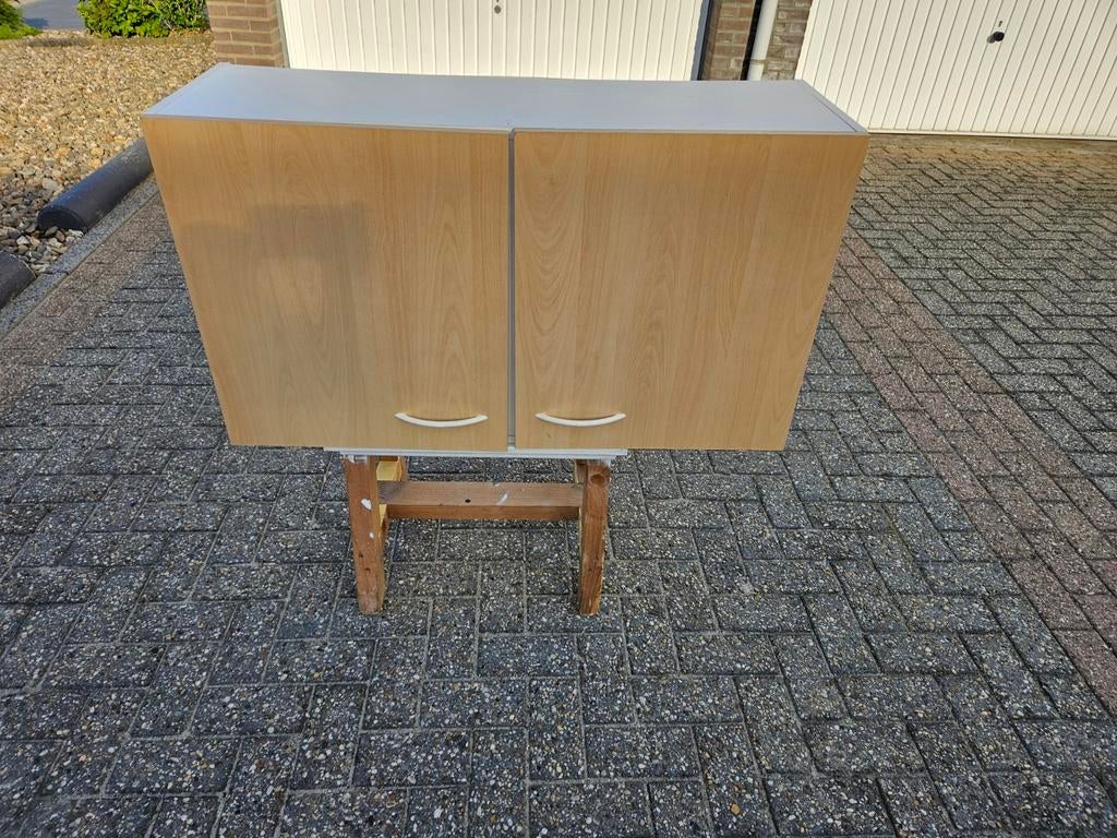 2 deurs hangkastje, Huis en Inrichting, Kasten | Roldeurkasten en Archiefkasten, Ophalen