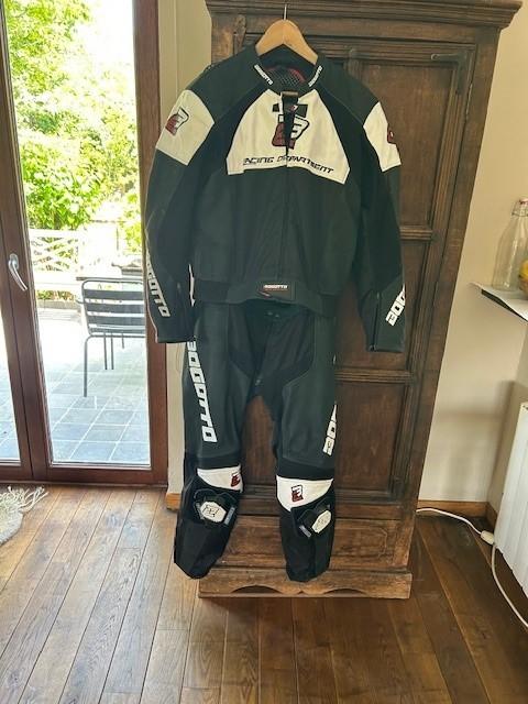 Combinaison en cuir de moto, Motos, Vêtements | Vêtements de moto, Combinaison, Hommes, Seconde main, Enlèvement