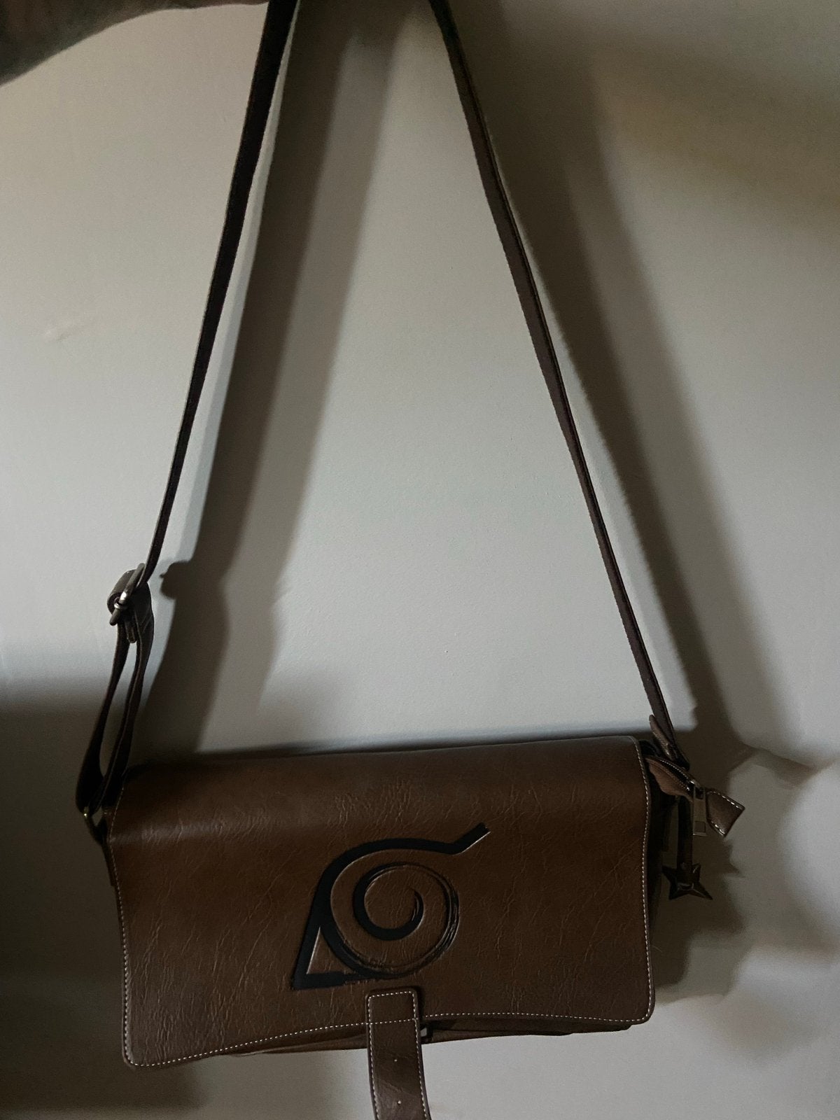 Sac à bandoulière Naruto Shippuden, Bijoux, Sacs & Beauté, Sacs | Sacs à bandoulière, Neuf, Autres marques, Cuir, Enlèvement ou Envoi
