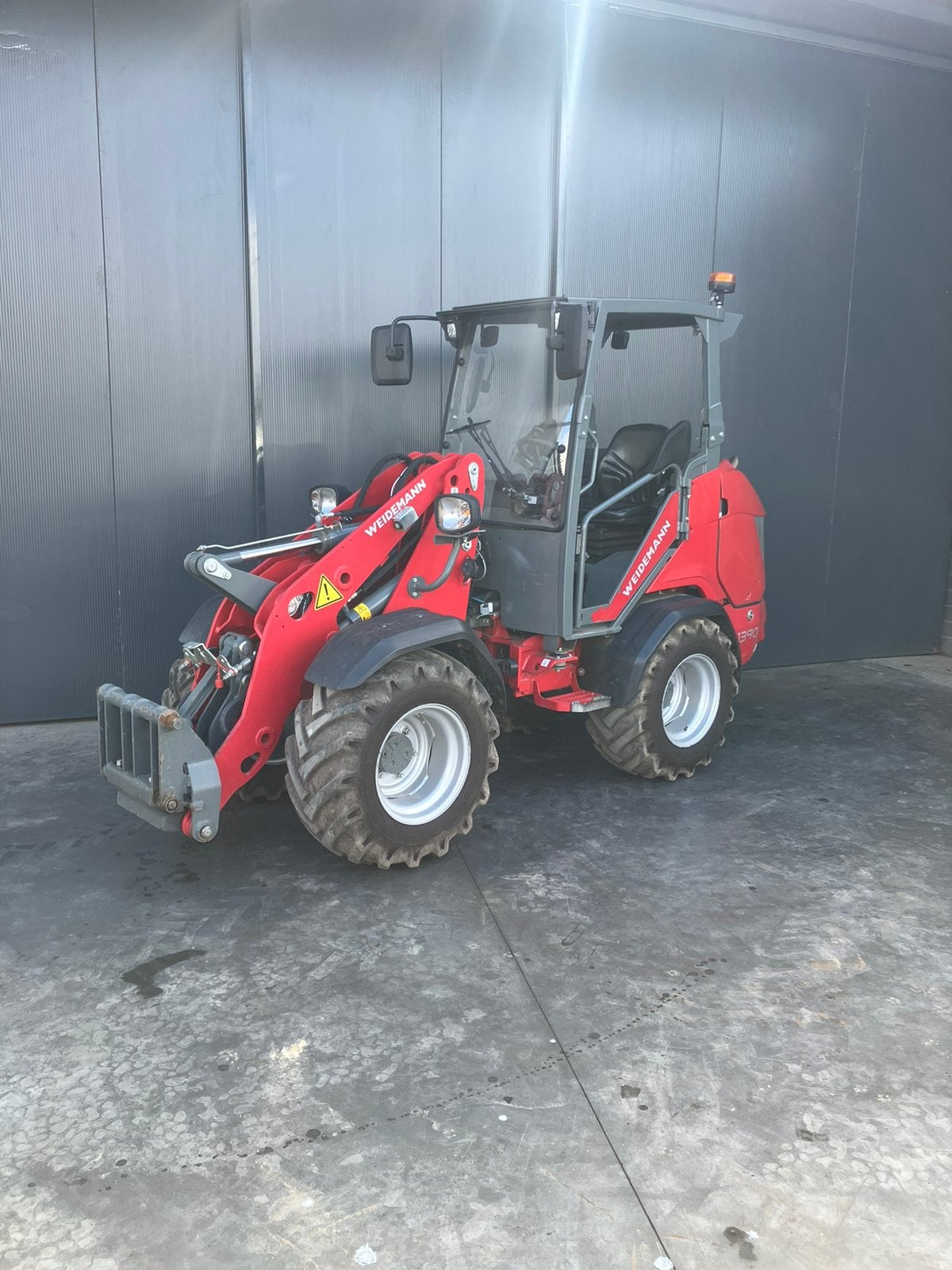 Weidemann 1390, Zakelijke goederen, Ophalen