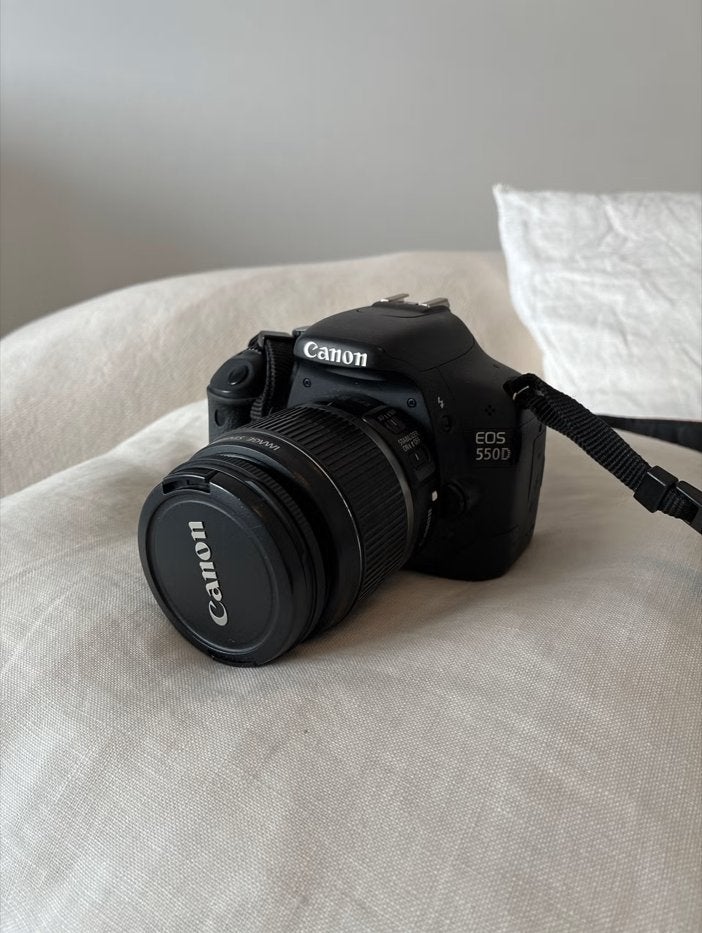 Canon Eos 550D + 18-55mm Lens, 18 mégapixels, Caméra de vlog, Comme neuf, Enlèvement
