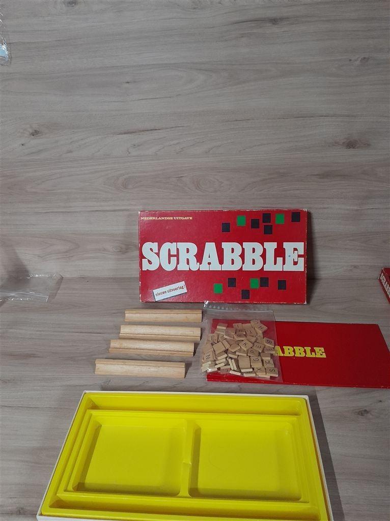 scrabble rode doos houten letters [s1110], Hobby en Vrije tijd, Gezelschapsspellen | Bordspellen, Zo goed als nieuw, Verzenden
