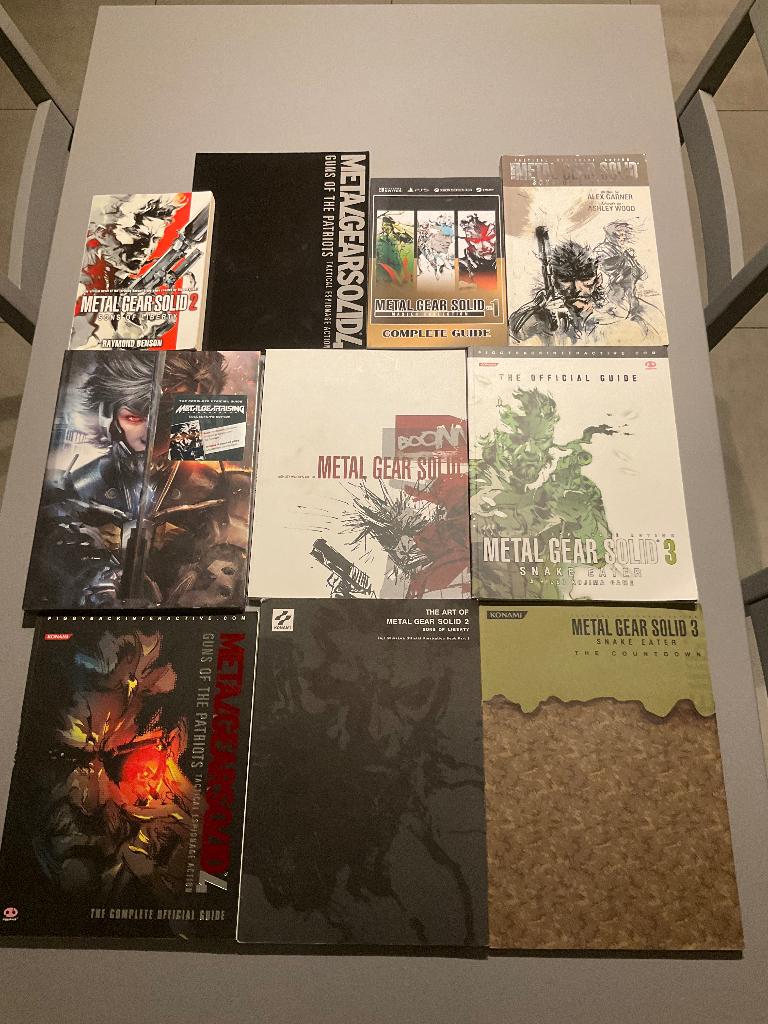 Boeken Metal Gear Solid, Consoles de jeu & Jeux vidéo, Consoles de jeu | Sony Consoles | Accessoires, Enlèvement ou Envoi, Comme neuf