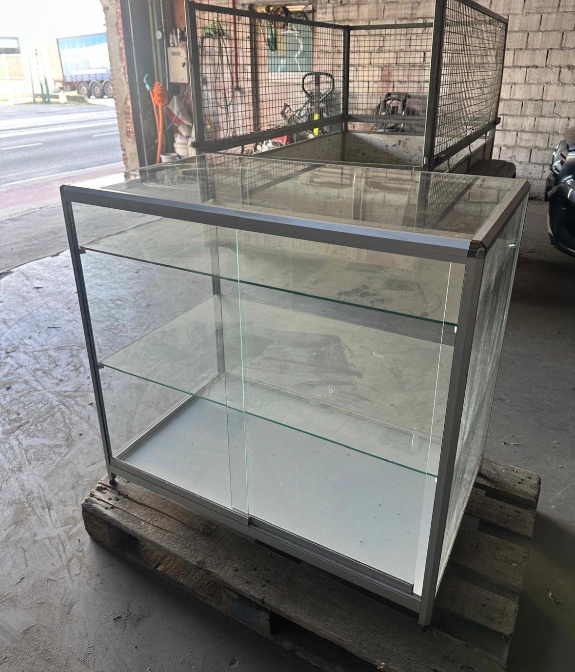 Venster van de winkel, Huis en Inrichting, Kasten | Vitrinekasten, Ophalen, 100 tot 150 cm, Magasin, Minder dan 100 cm