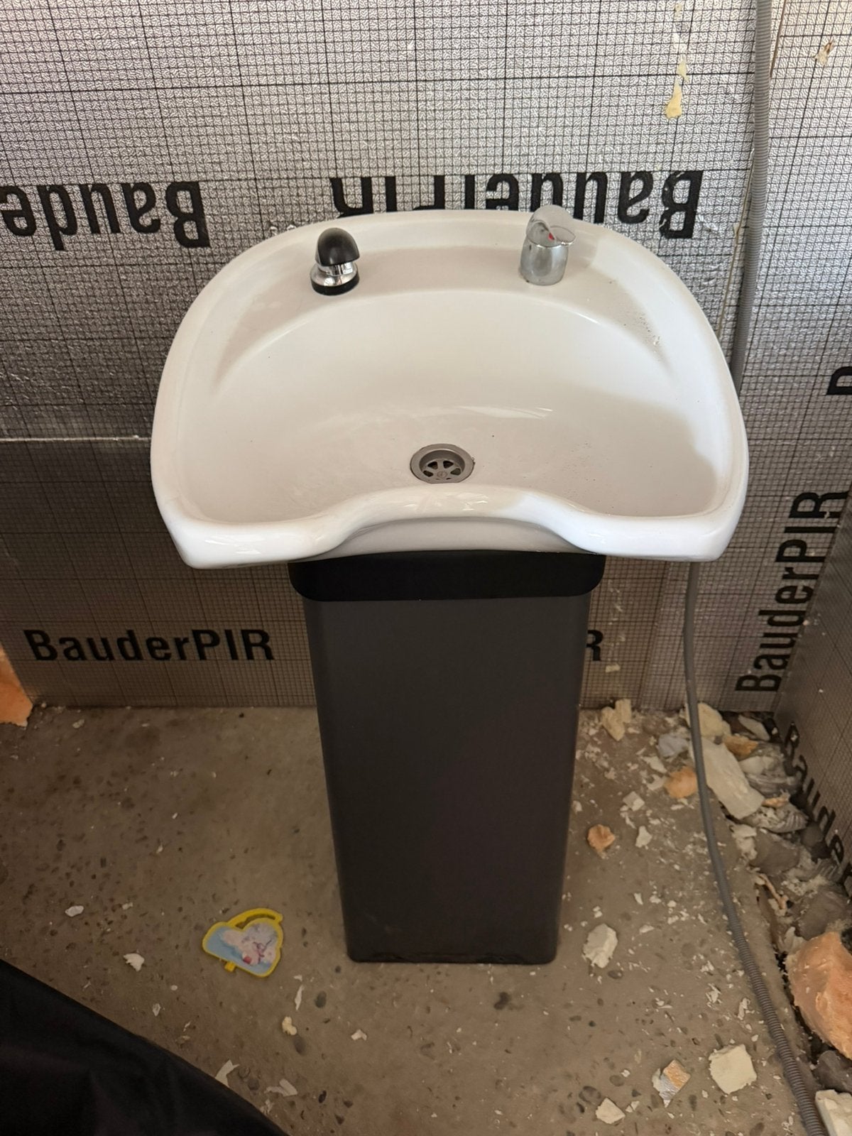 Kapperstoel en wastafel goede staat, Enlèvement