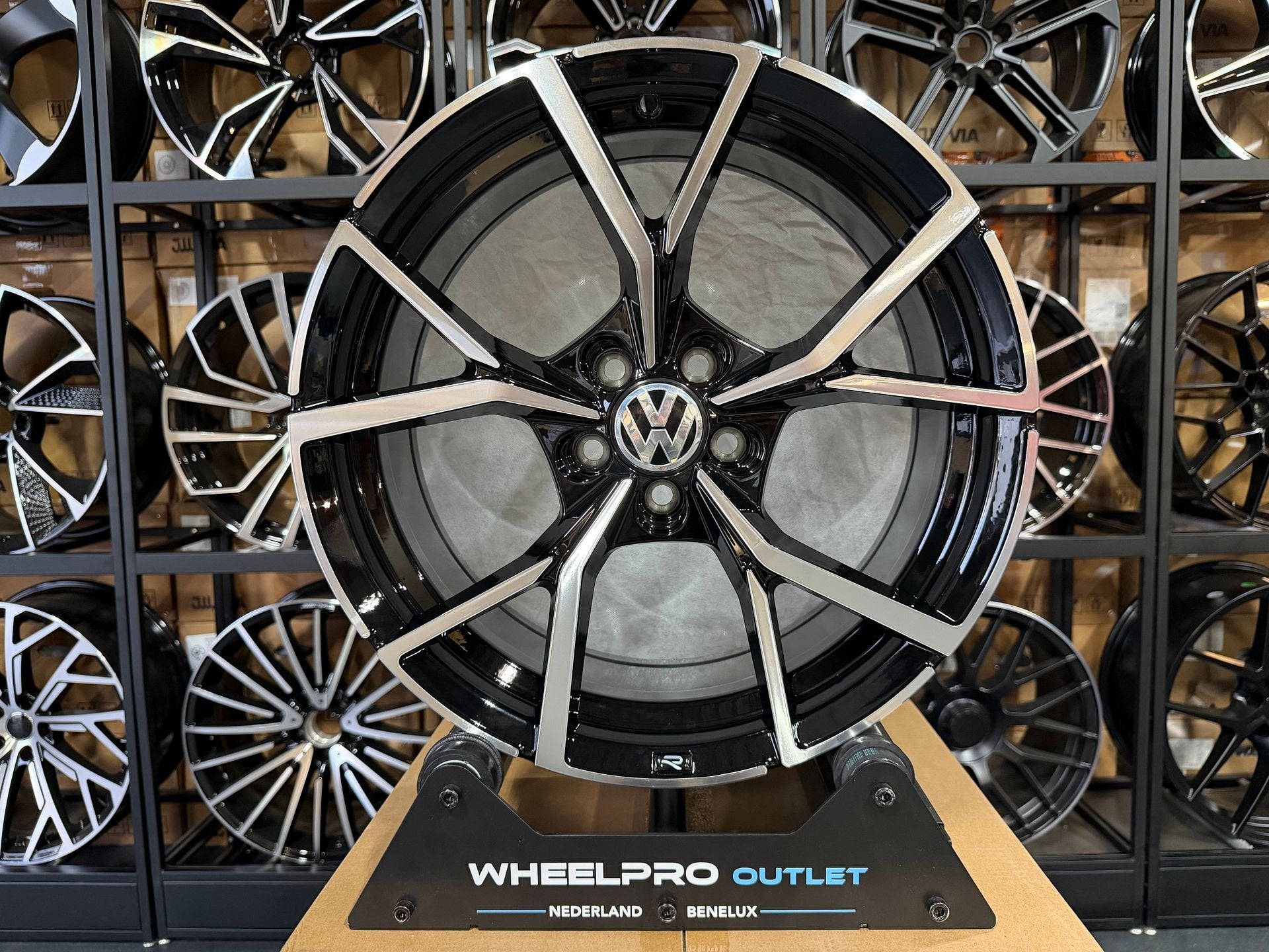 17'' VW ESTORIL R LOGO 5X100 Polo 6R 2G Audi A1 TAIGO T-CROS, Auto-onderdelen, Velg(en), -, -, Nieuw