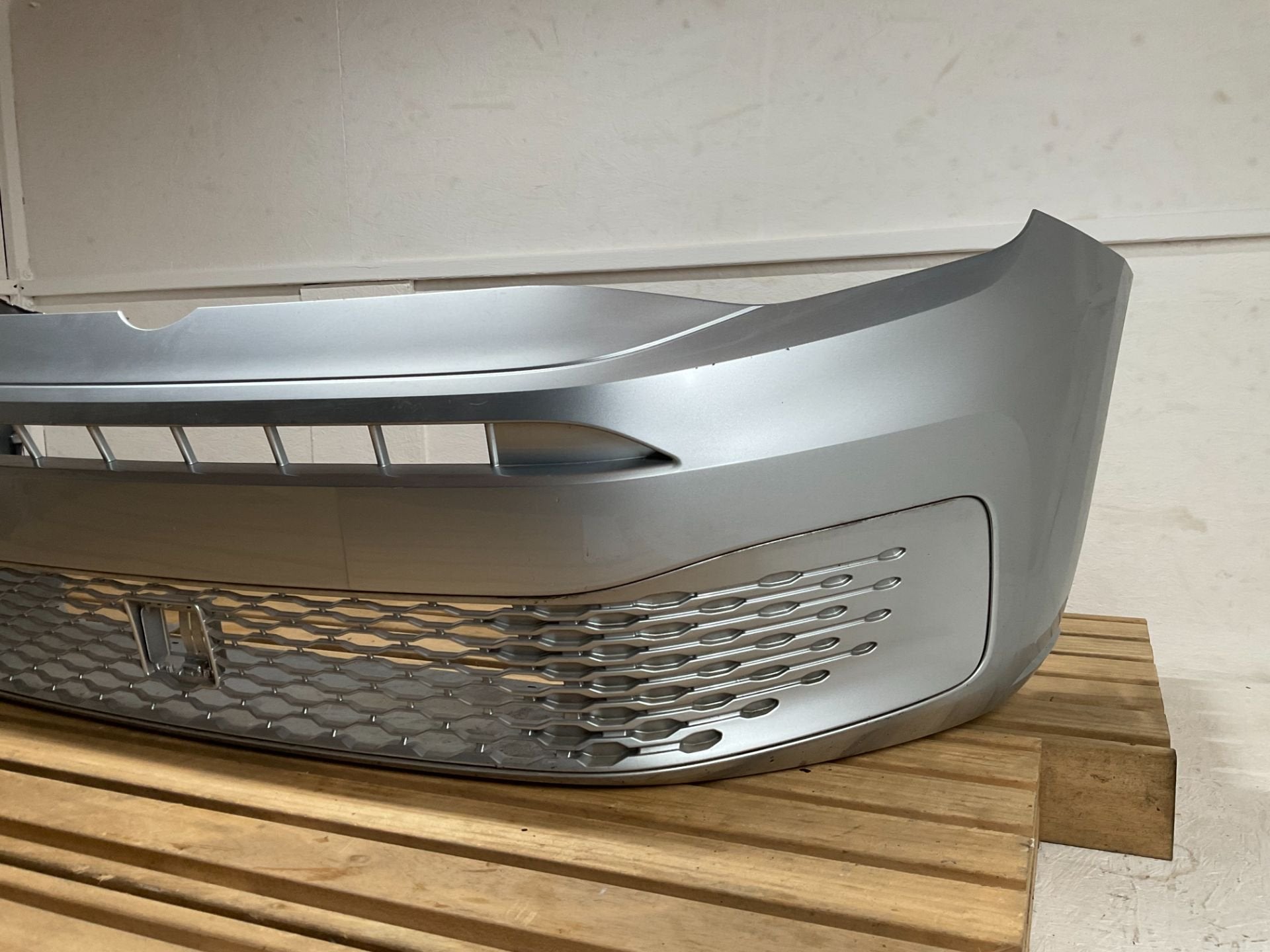 Bumper Volkswagen CADDY 2K7 2K7807221A 2021+ LAK GRIJS, Gebruikt, Volkswagen AG, Vw@volkswagen.de, Bumper