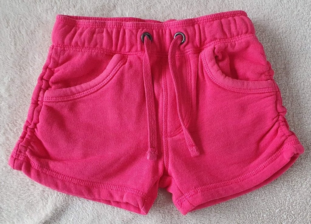 Short fuschia en molleton avec 2 poches - T3 ans - NEUF, Enlèvement, Neuf, Garçon ou Fille, Autres types