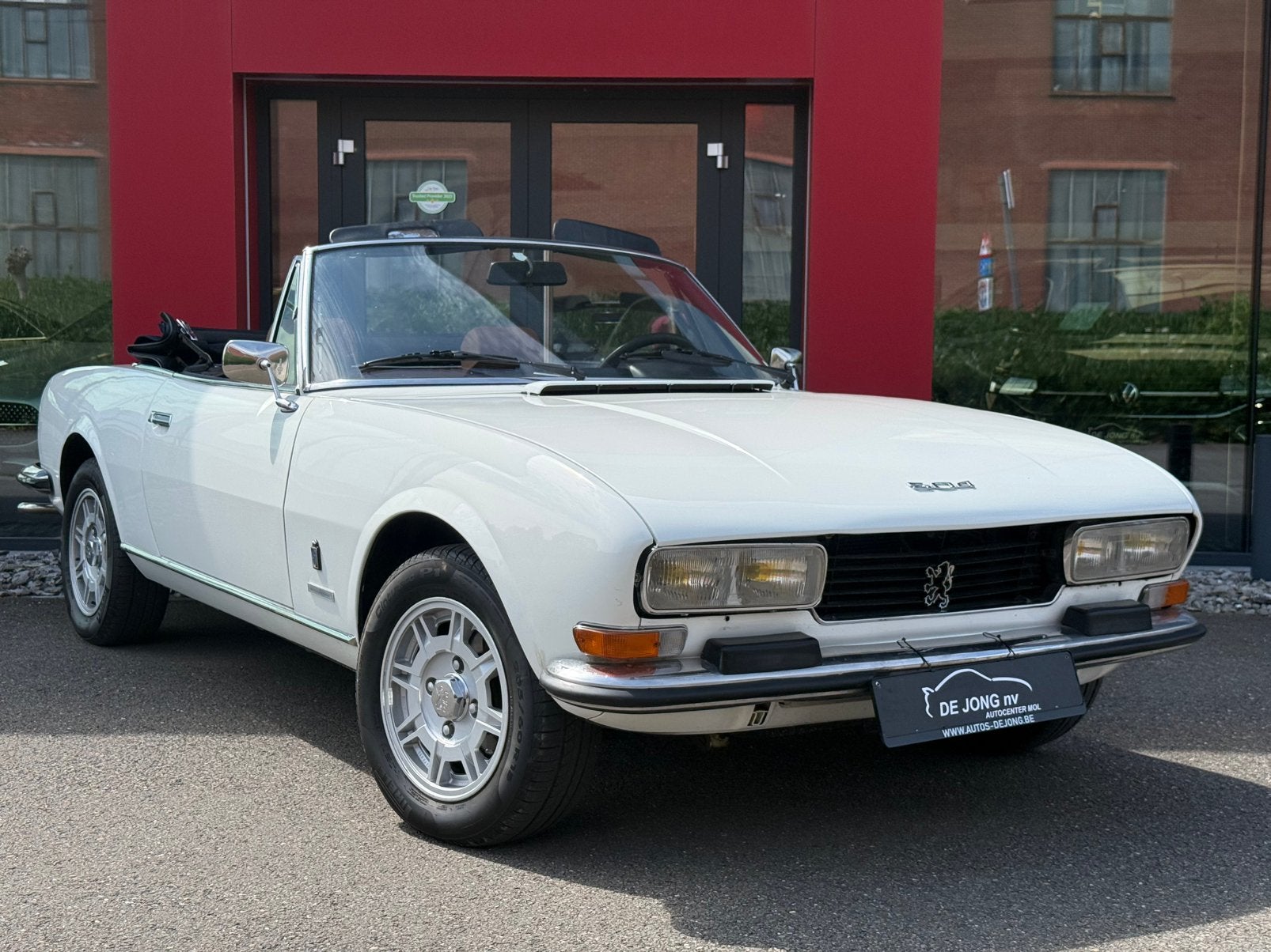 Peugeot 504 cabrio 2700cc 106KW OLDTIMER, Auto's, 4 zetels, Zwart, Cabriolet, Wit