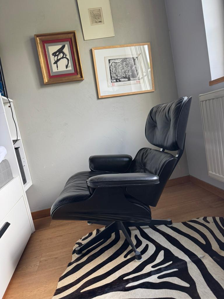 All black eames lounge chair, Ophalen
