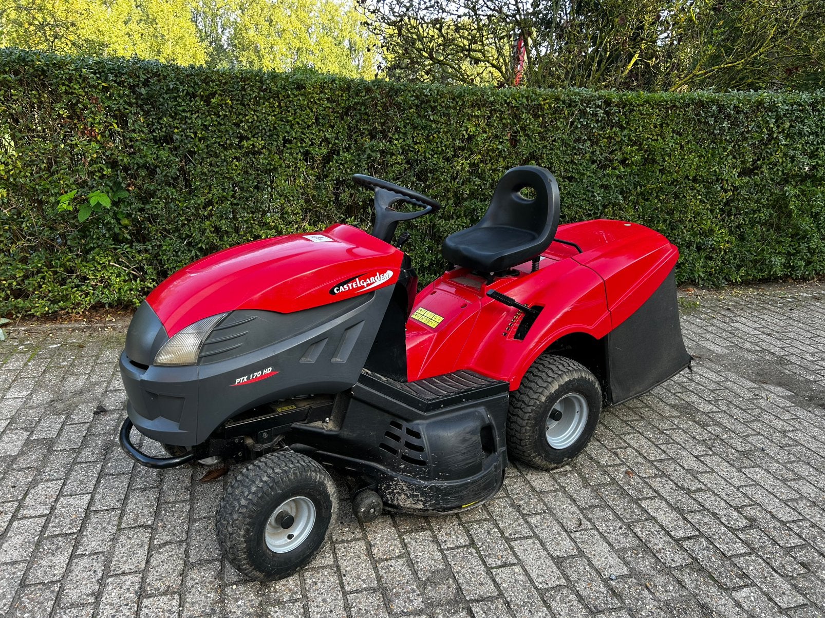 Zitmaaier wegens sterfgeval 17pk castelgarden, Ophalen, Zo goed als nieuw