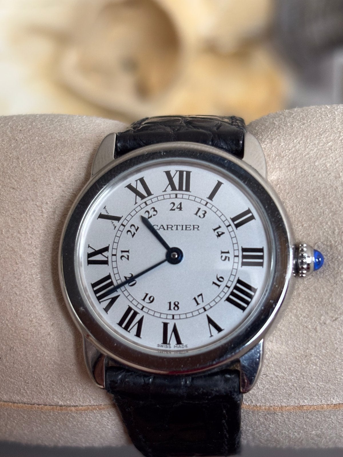 Cartier rond en solo de Cartier Quartz, Bijoux, Sacs & Beauté, Enlèvement ou Envoi, Comme neuf, Acier, Rolex