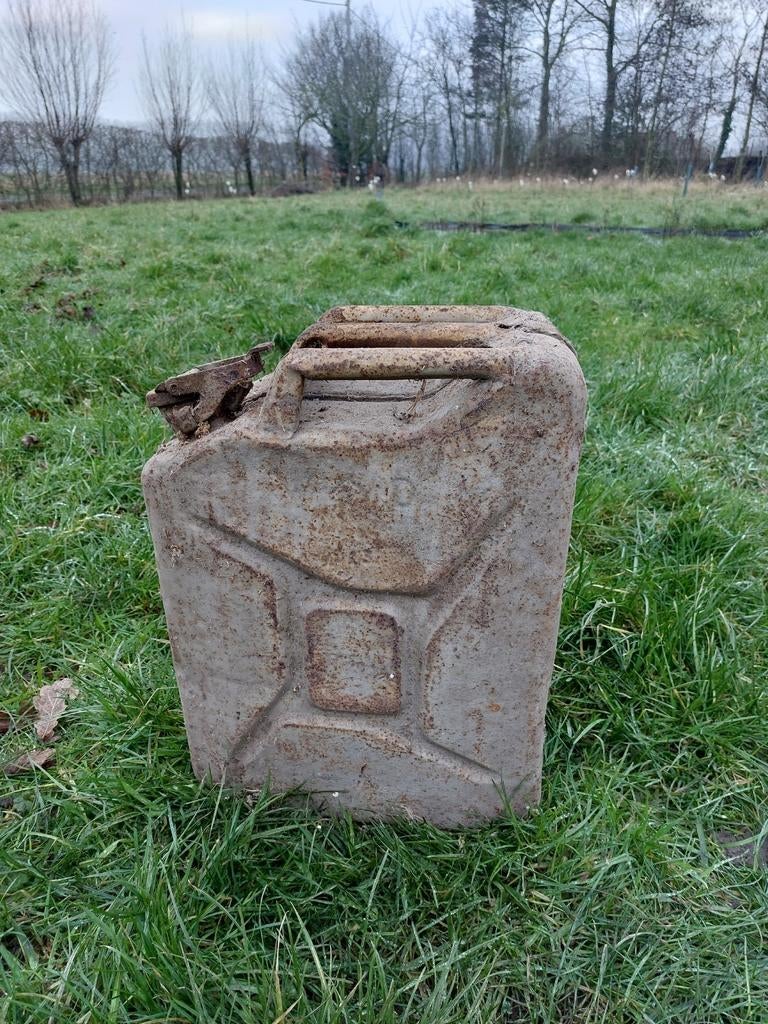 Jerrycan WO II, Verzamelen, Ophalen