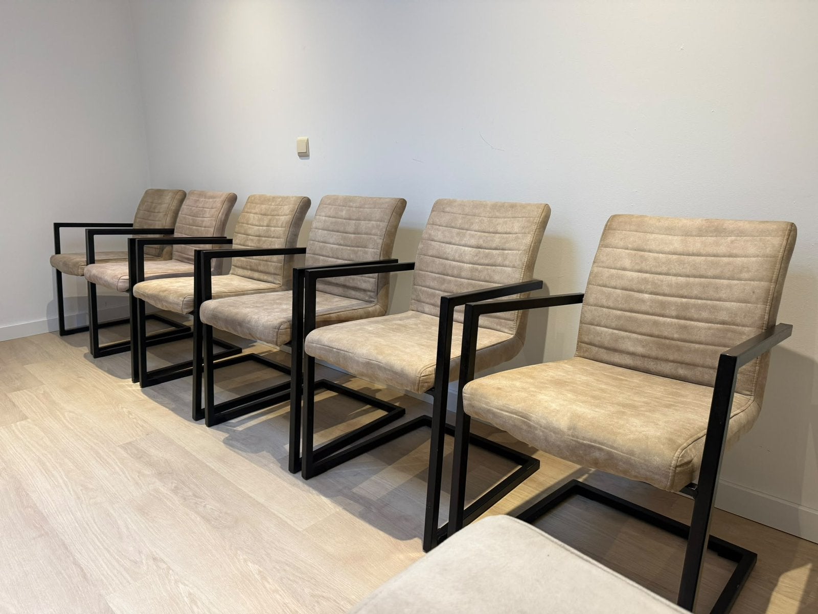 6 CHAISES INDUSTRIELLES ROBUSTES — 150€ POUR LES 6, Maison & Meubles, Enlèvement, Comme neuf, Noir