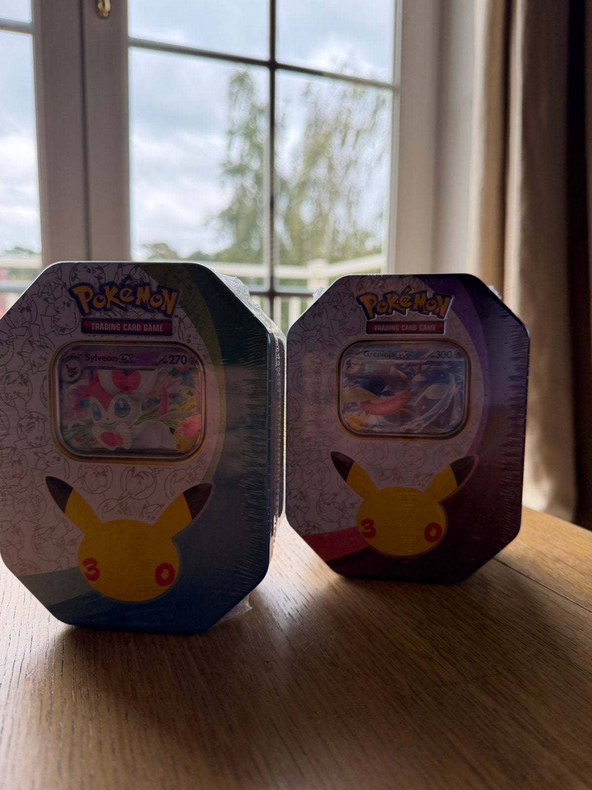 Pokémon 30th Celebration - Tin Box, Hobby en Vrije tijd, Ophalen of Verzenden, Nieuw, Booster, Foil