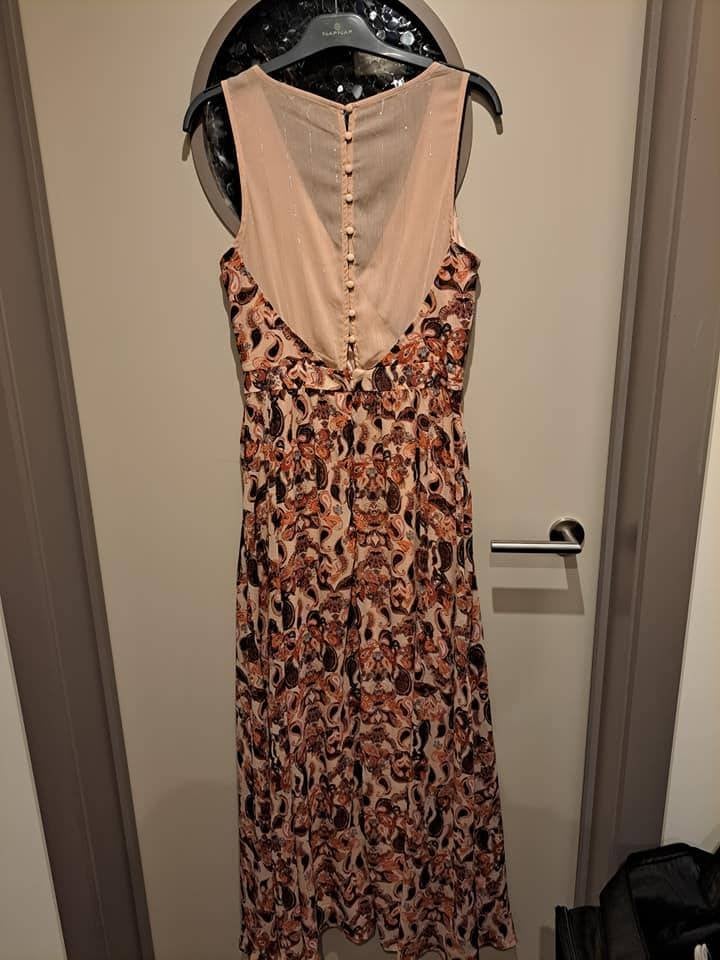 Vila, maxi jurk met paisley print en speciale rug, 36, Kleding | Dames, Jurken, Ophalen of Verzenden, Zo goed als nieuw, Roze