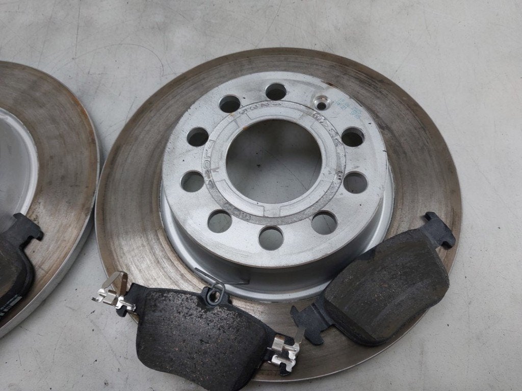 REMSCHIJFSET ACHTER Volkswagen Golf VIII Variant (GC5), Gebruikt, Volkswagen