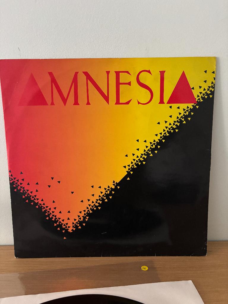 Maxi Single - Amnesia - Hysteria, CD & DVD, Vinyles | Dance & House, Enlèvement ou Envoi, Utilisé, 12 pouces, Dance populaire