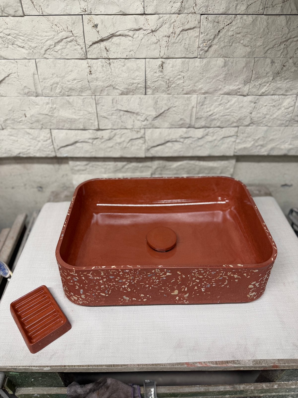 Lavabo/wasbak red terrazzo, Ophalen of Verzenden, Nieuw, Steen, Bad