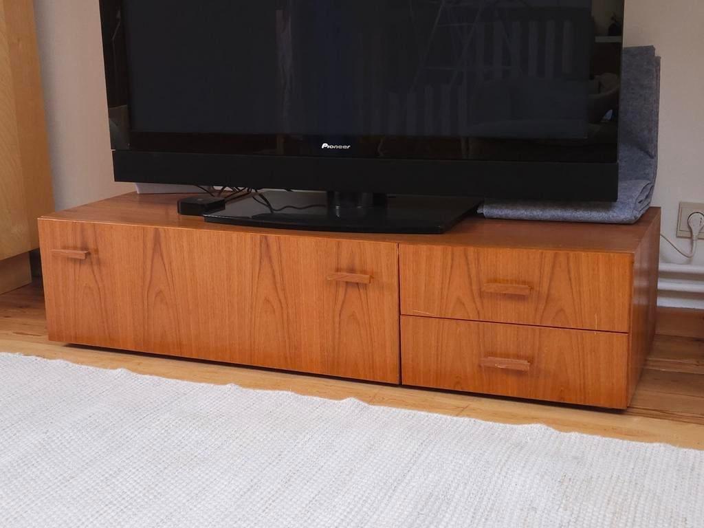 Vintage televisiekast, Ophalen