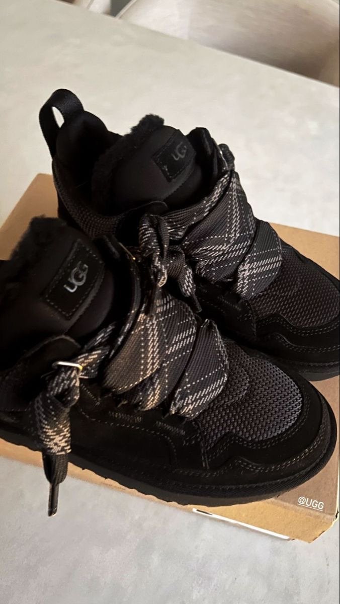 Lowmel uggs, Ophalen of Verzenden, Zo goed als nieuw