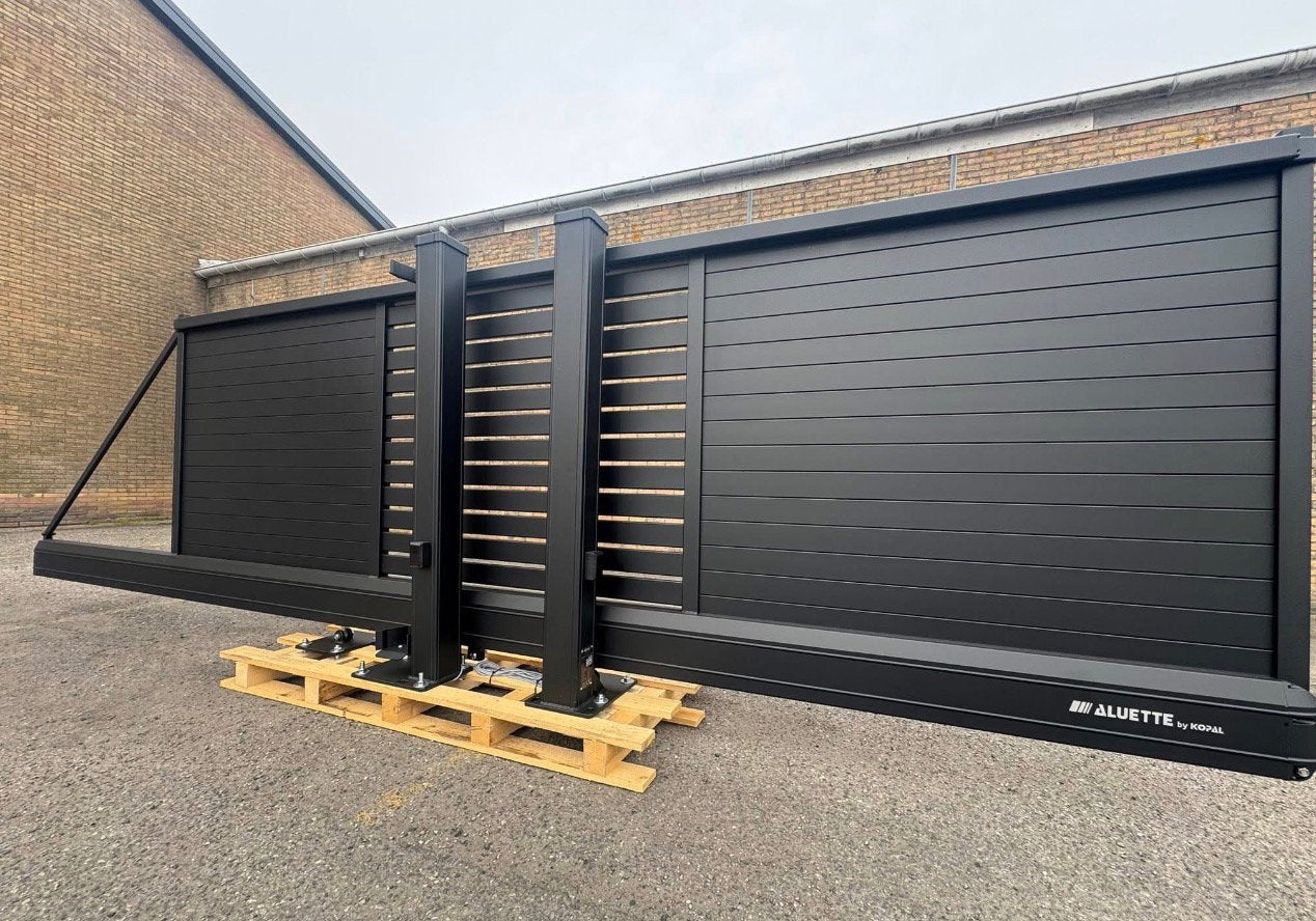 Nieuwe automatische lamellen poort, Tuin en Terras, Ophalen, Zo goed als nieuw, Schuifpoort