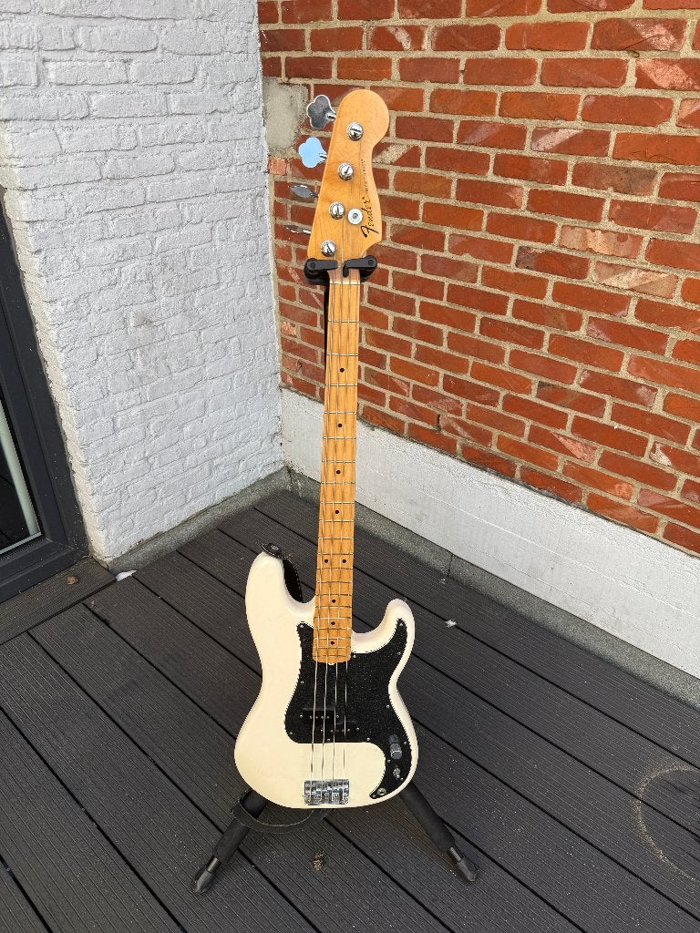 Fender Standard Precision Bass – Arctic White / Maple, Muziek en Instrumenten, Snaarinstrumenten | Gitaren | Bas, Ophalen, Gebruikt