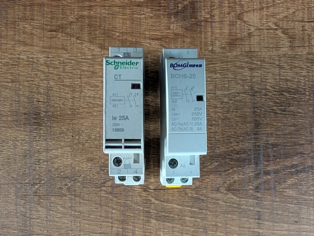 Lot de 2 Contacteurs Modulaires 25A (Schneider & BOMGI), Bricolage & Construction, Enlèvement ou Envoi, Utilisé, Autres marques