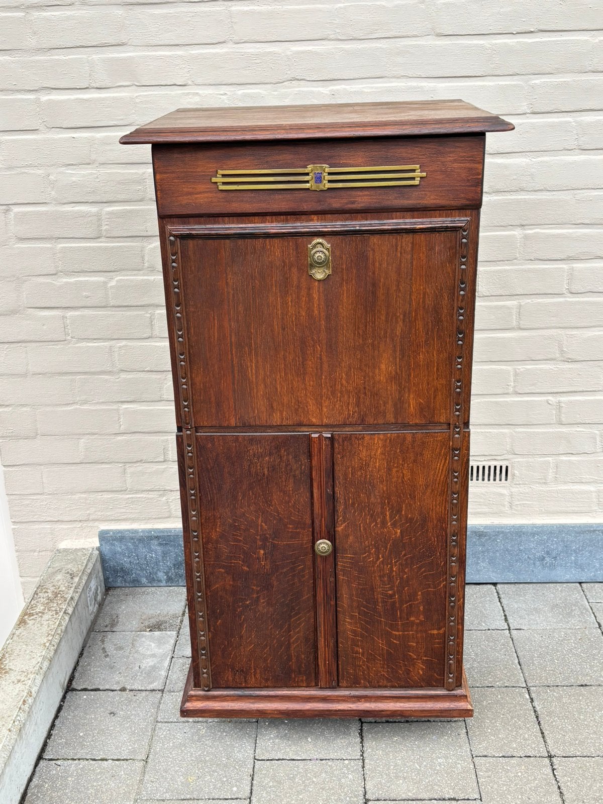 Art deco radiokast, Ophalen