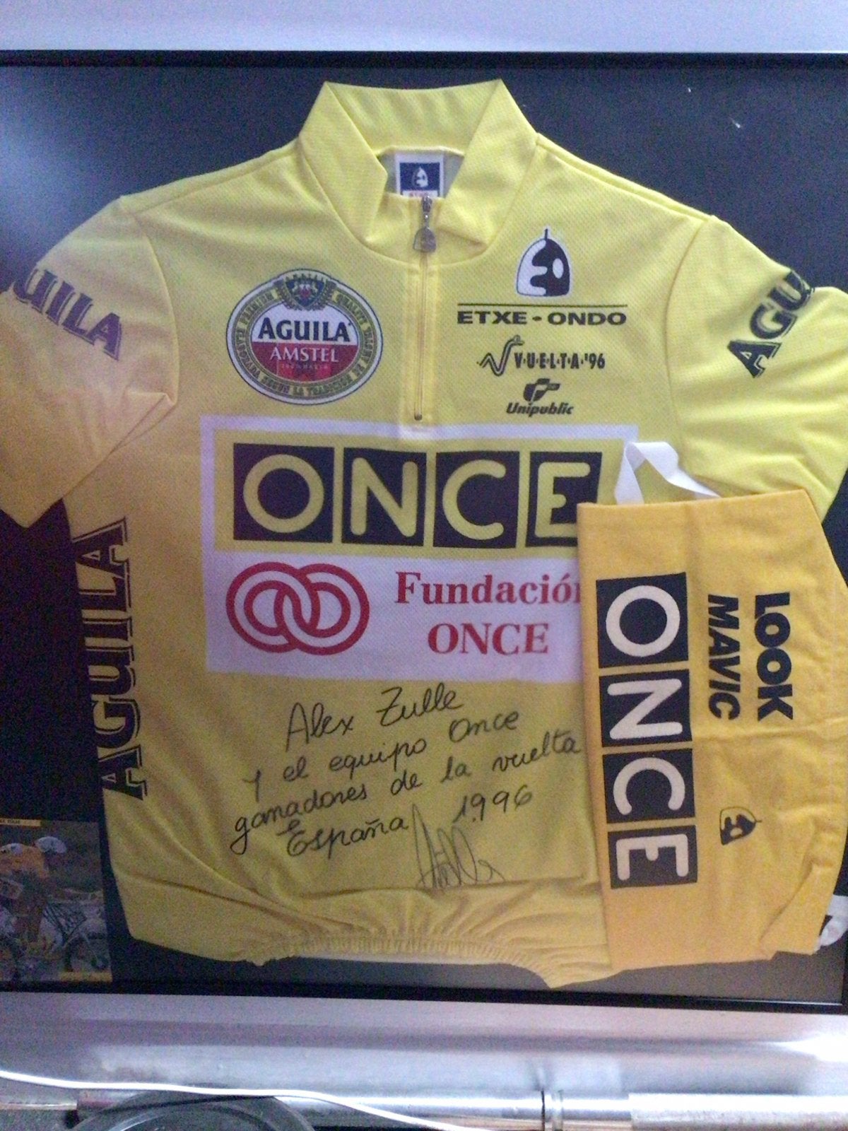 Wielertrui vuelta 1996 alex zulle signe, Verzenden