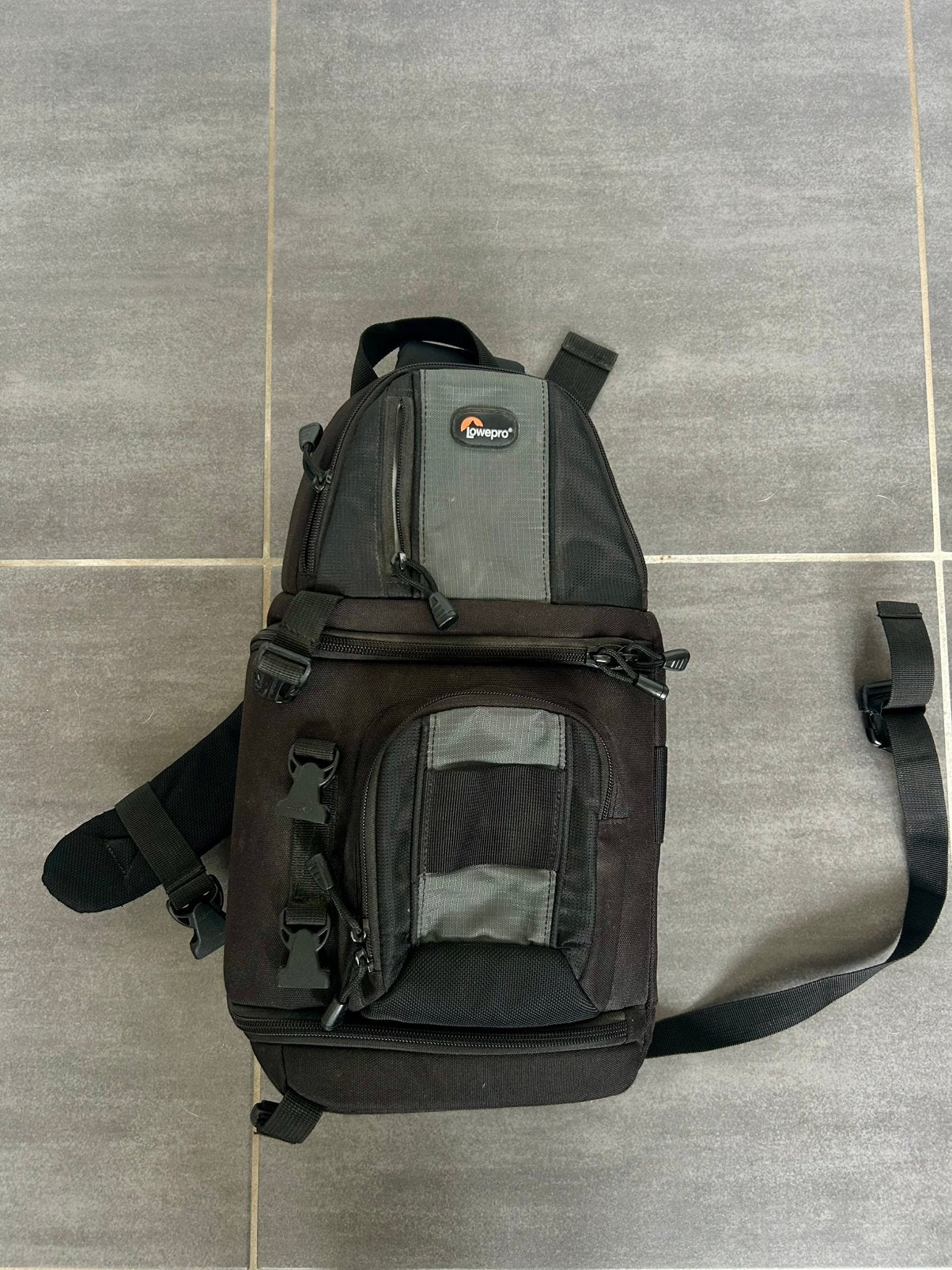 Lowepro SlingShot 102 AW cameratas, Audio, Tv en Foto, Foto | Cameratassen, Ophalen, Gebruikt, Opbergvakken, Lowepro