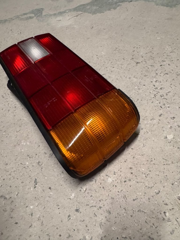1x achterlicht fase 2 BMW E30 BMW originele passagierszijde, Auto-onderdelen, Ophalen of Verzenden, Gebruikt, BMW