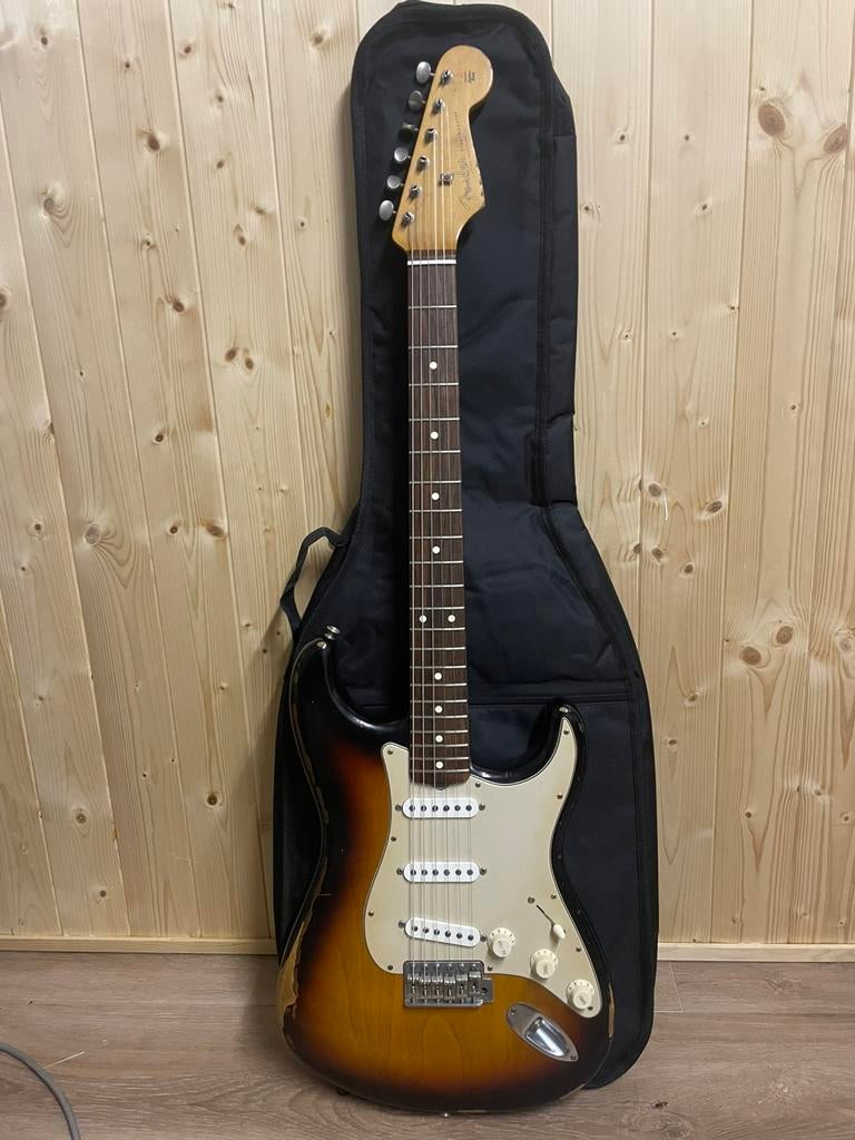 Gibson SG, Les Paul, Fender Stratocaster, Musique & Instruments, Instruments à corde | Guitares | Électriques, Enlèvement, Fender