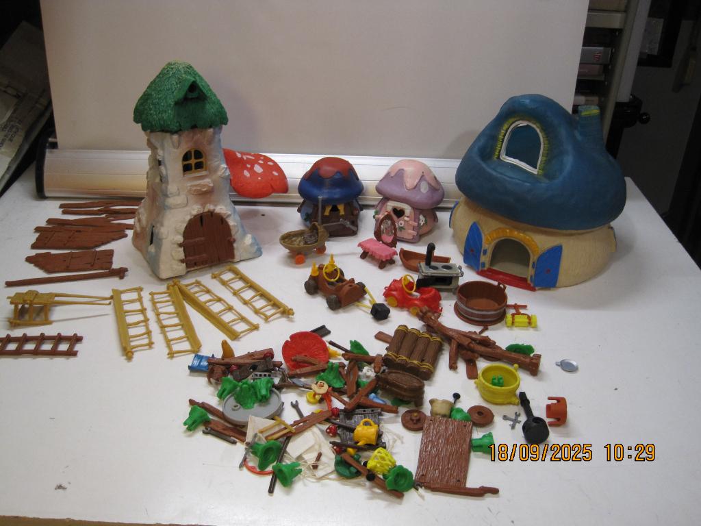 vele smurfen met molen en huisjes jaren 80 (355), Verzamelen, Ophalen, Gebruikt, Verschillende Smurfen, Huisje of Attribuut