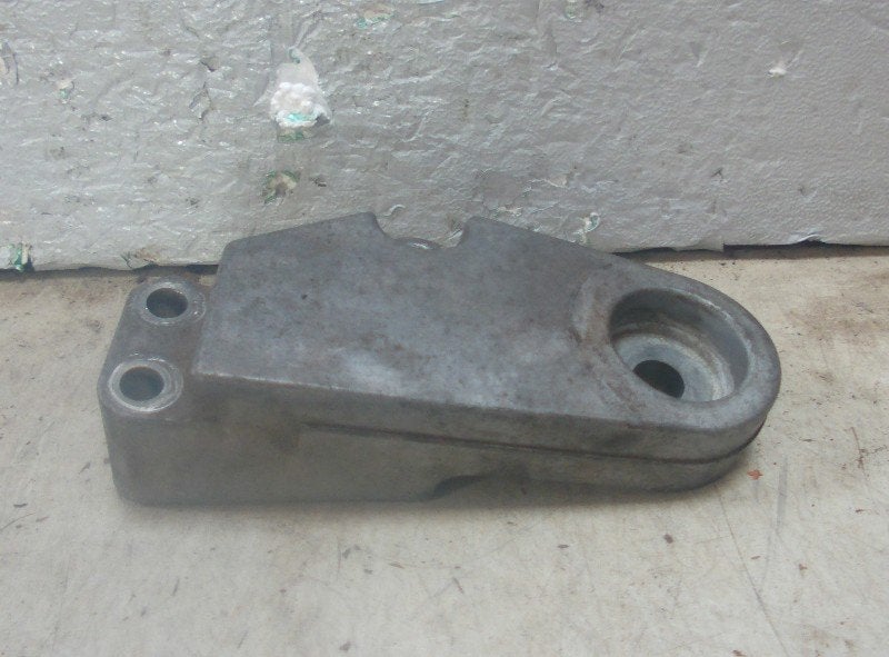 SUPPORT MOTEUR DROIT Saab 9-5 (YS3E) (4966255), Saab-de-info@saabgroup.com, Marienbergstraße  96
90411  Nürnberg, DE, Utilisé