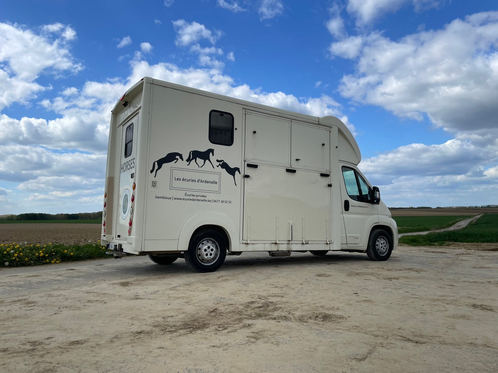 Te koop Truck met 2 paarden, Dieren en Toebehoren, Paarden en Pony's | Trailers en Aanhangwagens, Zo goed als nieuw, Ophalen