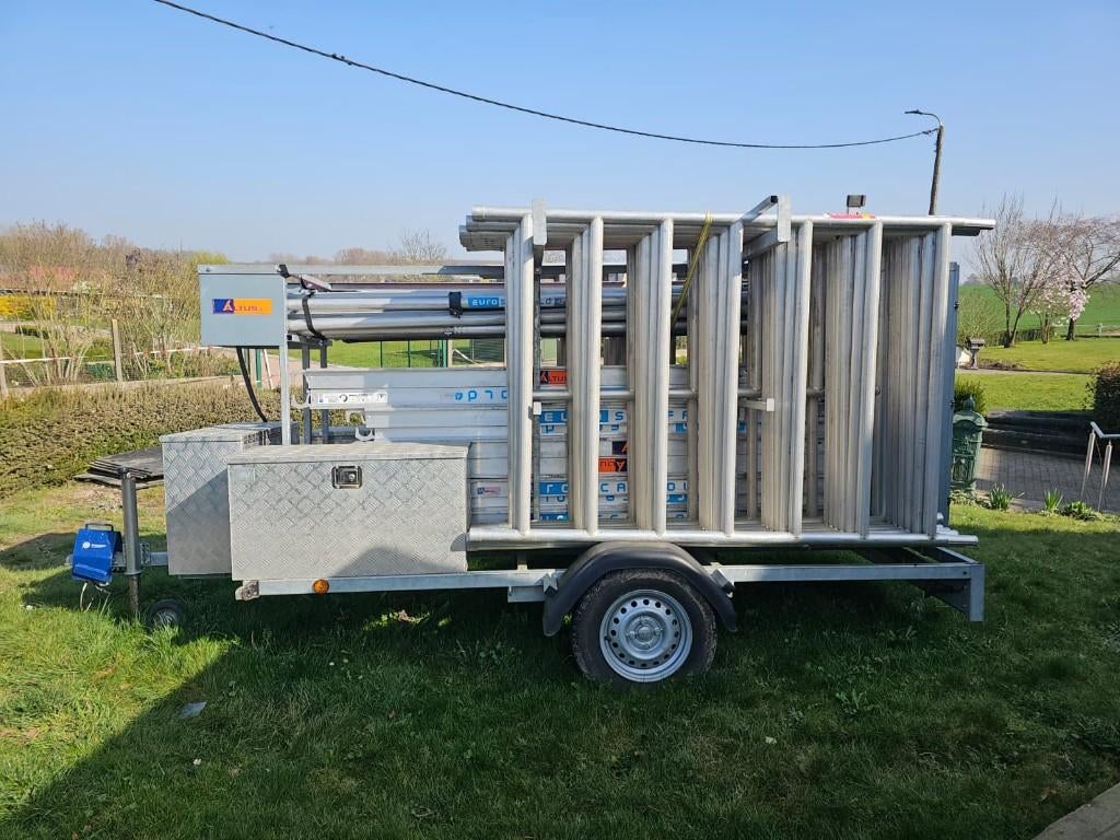 Rolsteiger / stelling aluminium Euroscaffold / schade vrij, Ophalen of Verzenden, Zo goed als nieuw, Rolsteiger of Kamersteiger