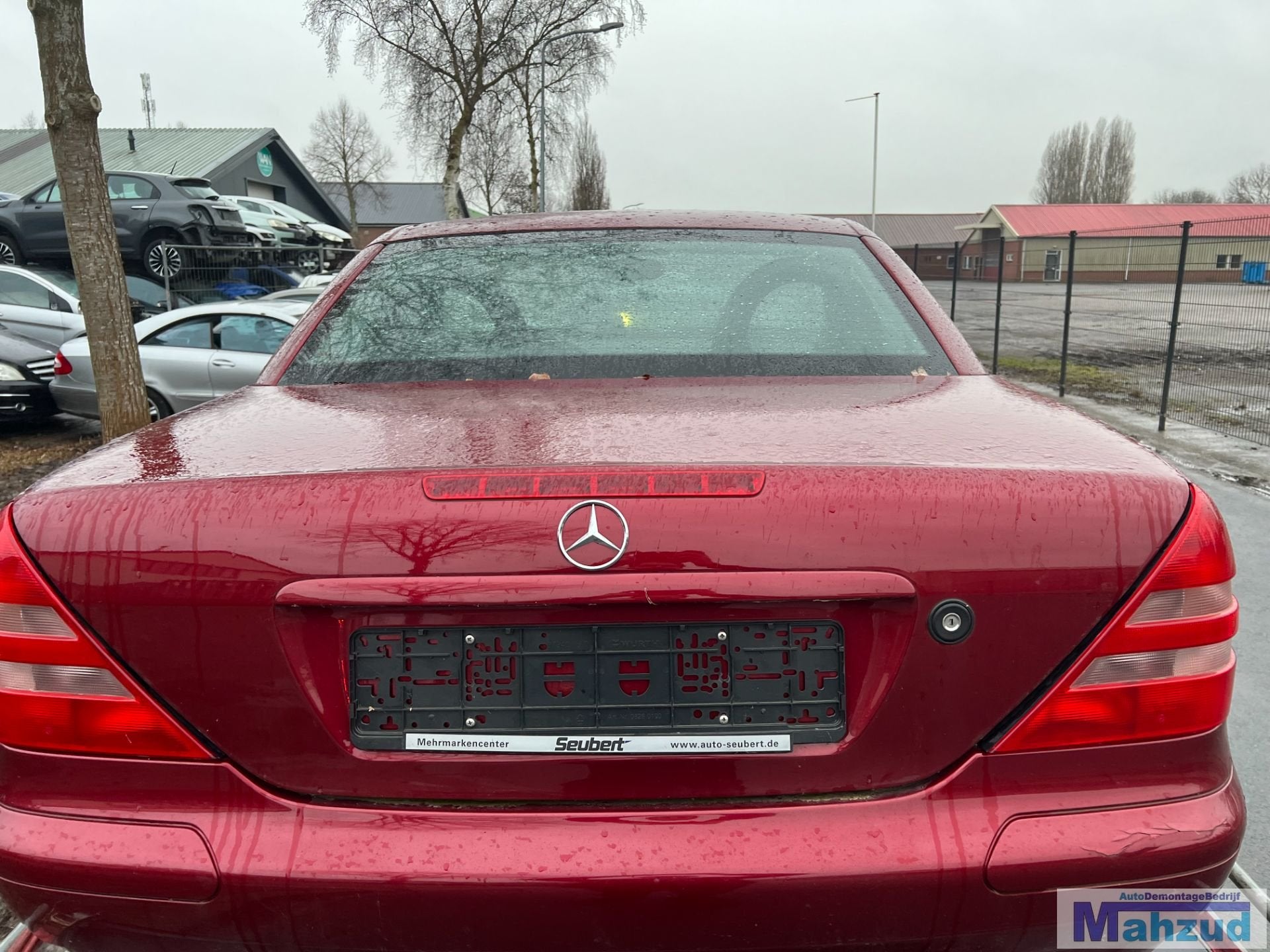 hayon rouge H582 MERCEDES SLK R170 1996-2000, Mercedes-Benz AG, Mercedes-Benz, Utilisé, Mercedesstrasse 120
70372  Stuttgart, DE