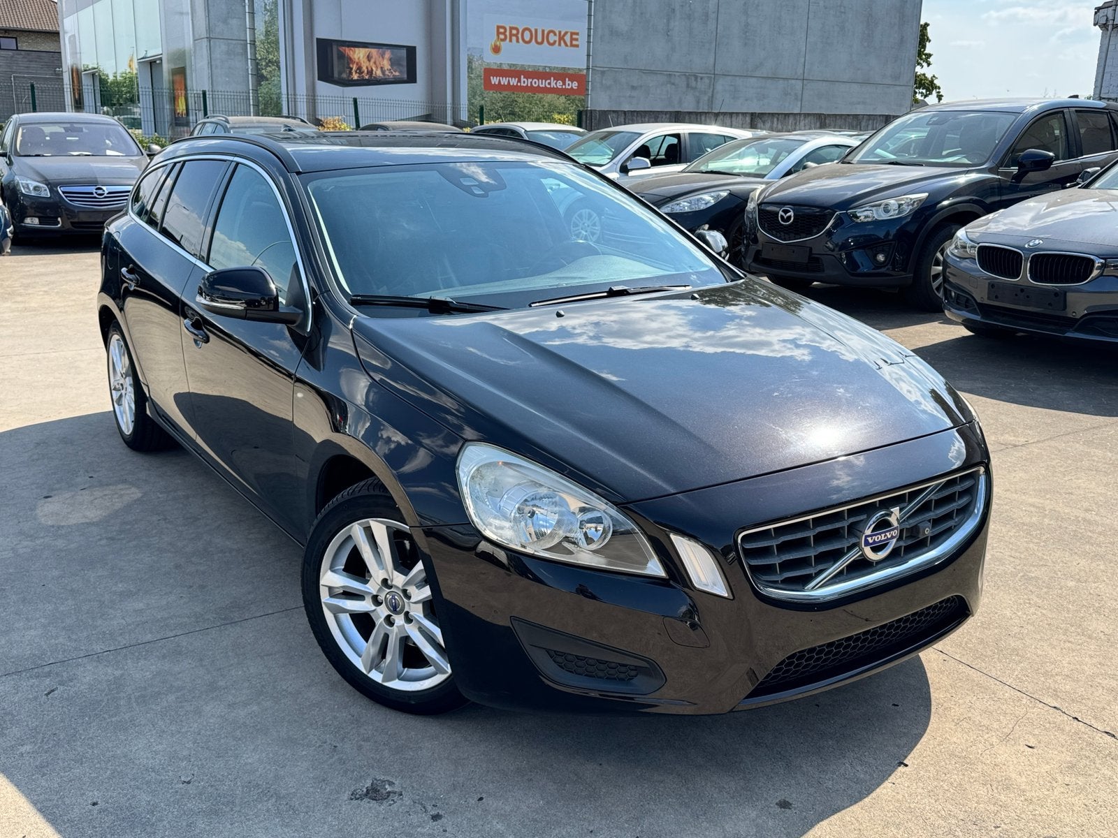 Volvo V60 D3 2L Diesel Full Opties, Euro 5, Zwart, 1984 cc, https://public.car-pass.be/vhr/fd43663a-b9f5-48ef-898f-6c3353a64105