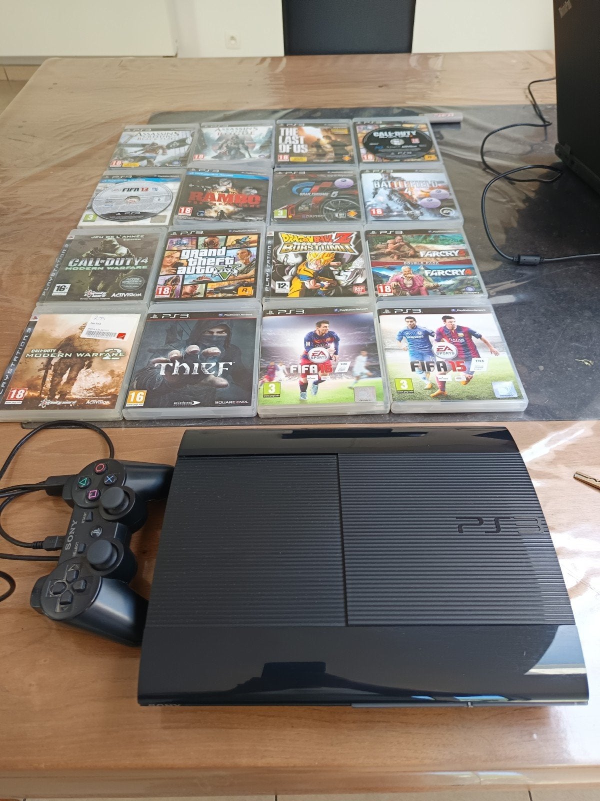 Playstation 3 ultra slim 500 go, Super Slim, Comme neuf, Enlèvement, Avec jeux