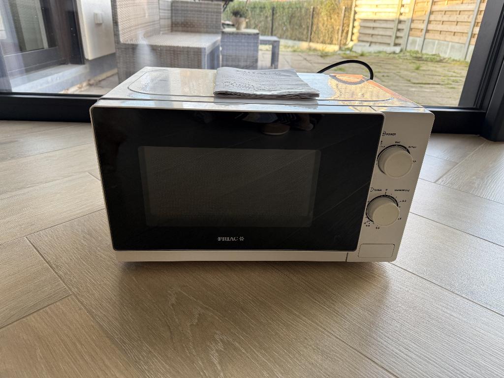 Microgolfoven Friac 20L, Elektronische apparatuur, Ophalen, Microgolfoven, Zo goed als nieuw, Draaiplateau