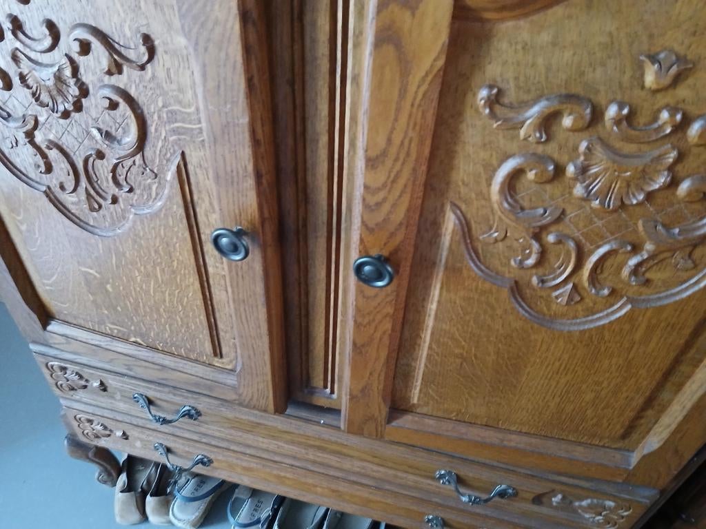 Eiken tv kast gaat ook open langs boven en met 2 schuiven, Ophalen