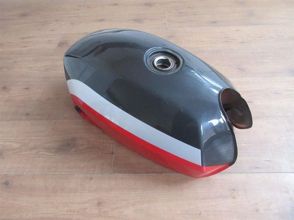 Suzuki GSX750EF benzinetank GSX750ES benzine tank GSX750 ES, Motoren, Ophalen of Verzenden, Gebruikt