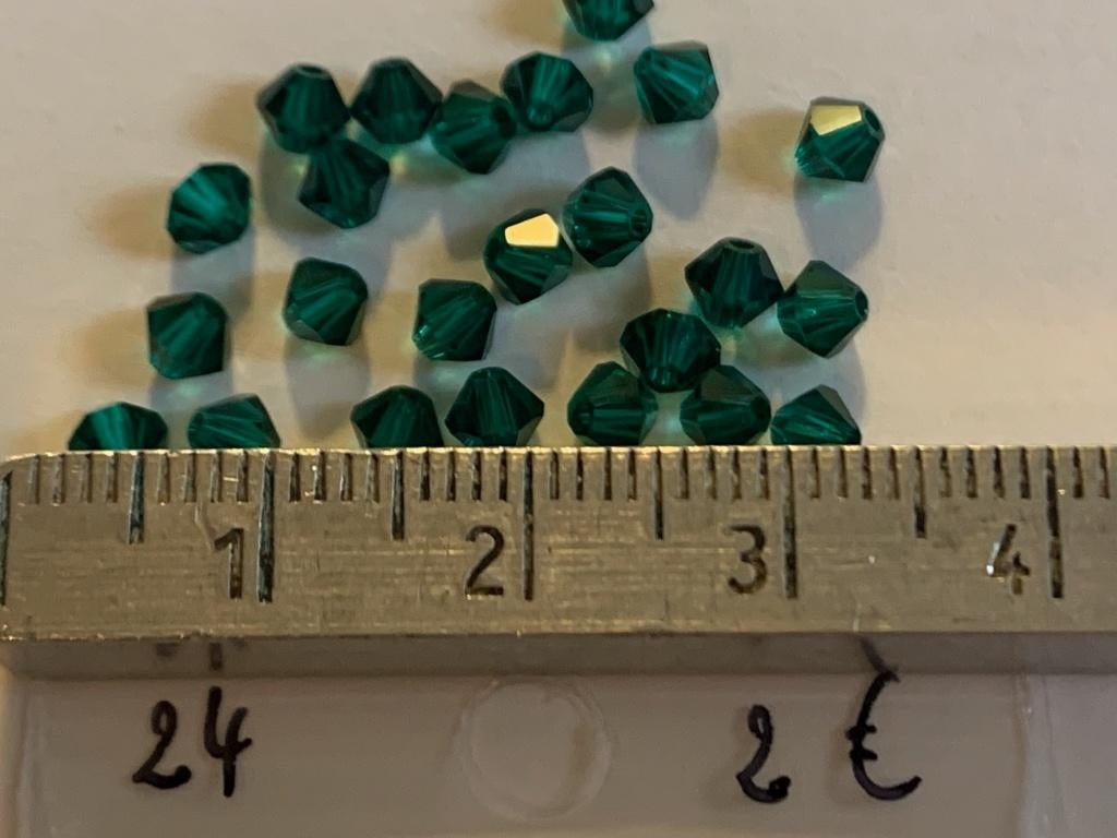 24 Swarovski tolletjes groen, Ophalen of Verzenden, Nieuw, Kraal